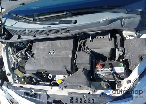 2013 Toyota Sienna Xle z USA, uszkodzony, nr VIN 5TDYK3DC8DS342754